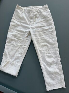 Frank & Eileen White Cropped Linen blend  Pant
Size 6